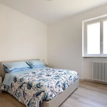 Stefania Flat - 5 Minuti Dalla *