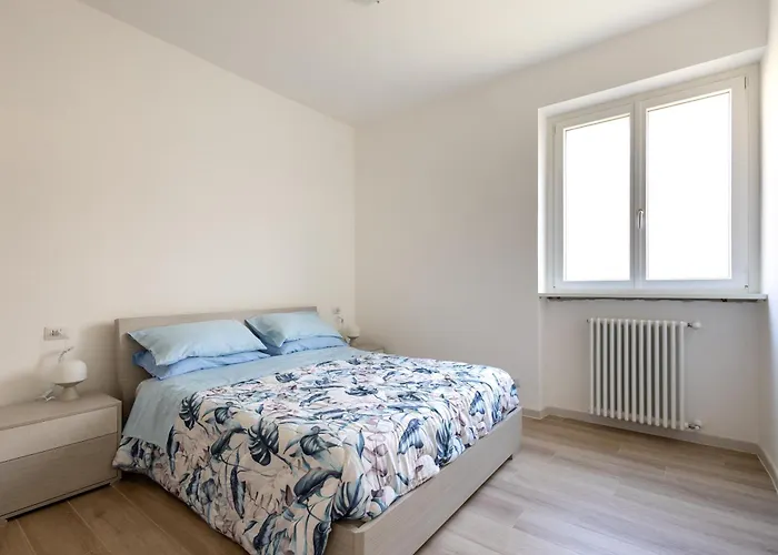 Stefania Flat - 5 Minuti Dalla *