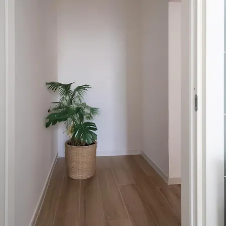 Stefania Flat - 5 Minuti Dalla